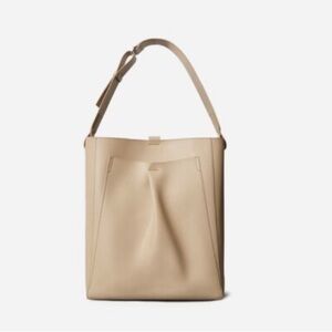 Everlane The Italian Leather Studio Bag in Light Taupe EUC